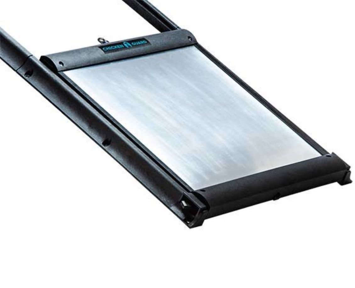 Chickenguard zelfsluitende aluminium deur (25x30cm) met 2 alu rails (59,5cm) afbeelding