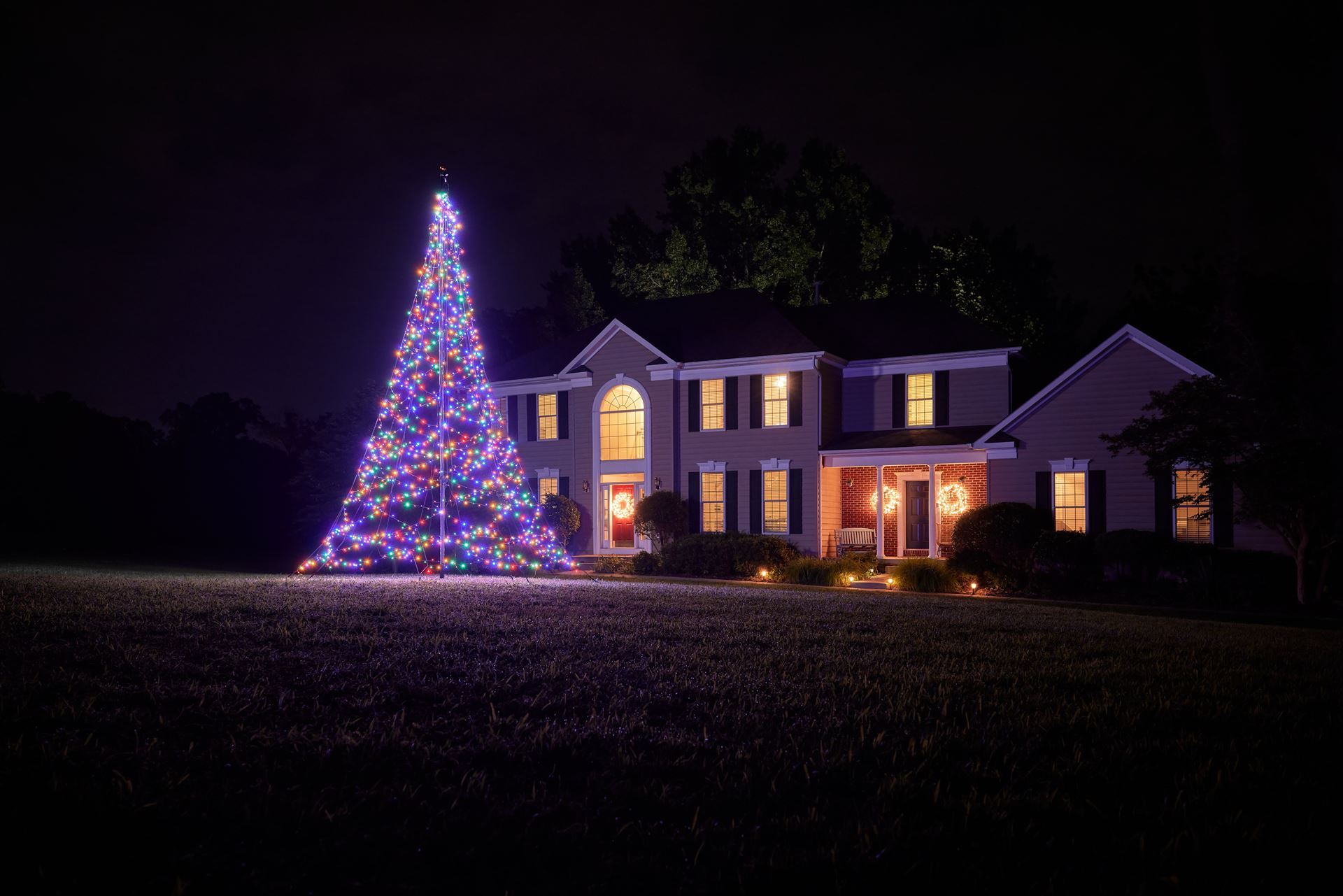Fairybell vlaggenmast kerstboom - 600 cm - 1.200 gekleurde ledlampjes - exclusief vlaggenmast afbeelding