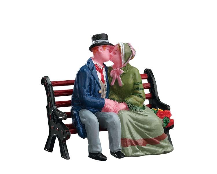 Lemax -'The Kiss'- Figuur afbeelding