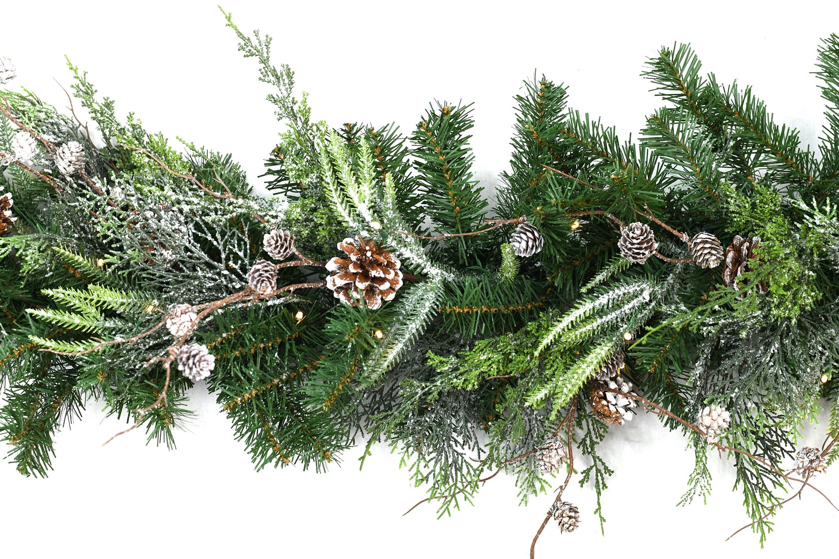 Verlichte guirlande"Rago Garland Nature Green"- groen - 183 cm - 50 warm witte ledlampjes - met sneeuw&dennenappels - Werkt op batterijen afbeelding